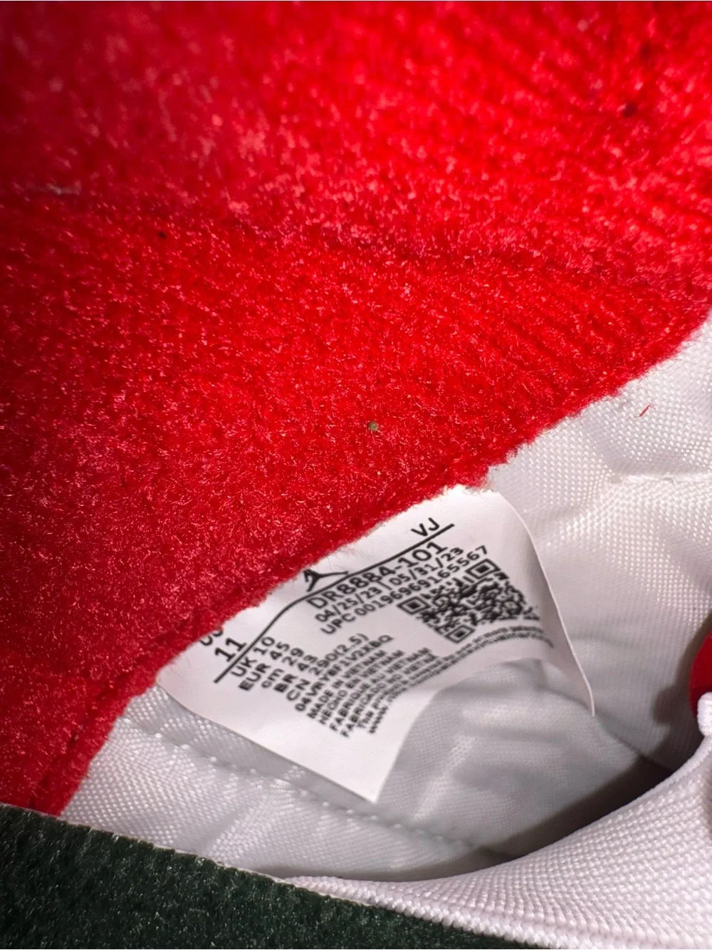 Jordan Retro 2’s High-Top Sneakers Italy/Mexico Colorway Size 11 Men’s